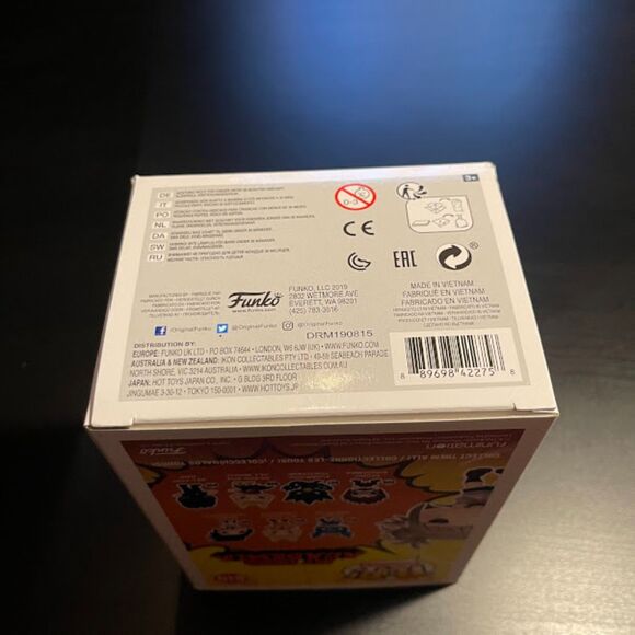 Pop Exclusive My Hero Academia Himiko Toga Vinyl Figure Special Edition - Picture 6 of 6